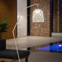 Lampadaire sans fil avec ampoule 900 lm Santorini 165 pied métal abat jour fibre naturelle rechargeable USB avec télécommande