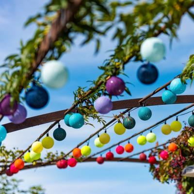 Guirlande solaire Arlequin de 16 boules colorées                                