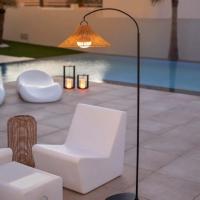 Lampadaire sans fil Niza 165 cm avec ampoule 900 lm maxi tlcommande pied mtal abat jour fibre naturelle rechargeable USB