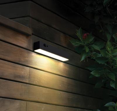 Applique barre murale solaire Cube 1000 lumens                                  