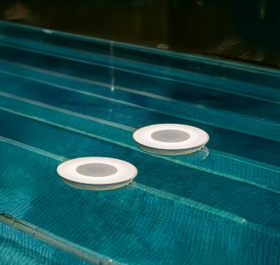 Disque piscine lumineux RGB et enceinte rechargeable Play Disq 40 cm            