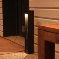 Borne Standy solaire en métal 100 lumens intelligente 365 Premium               