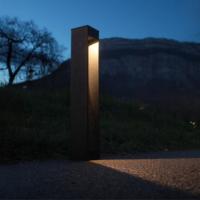 Borne Standy solaire en métal 100 lumens intelligente 365 Premium               