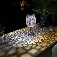 Lampe de table solaire métal ajouré design Rétro