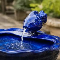 Fontaine solaire Poisson émaillé bleu hauteur 43cm                              